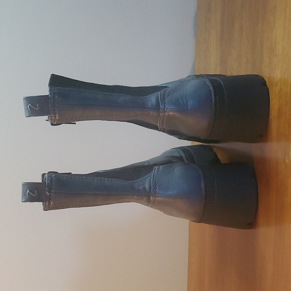 Women's Kodiac Roxie gray Chelsea style ankle booties 8 NWOT - Picture 3 of 10